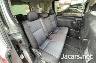 Toyota Noah 2,0L 2016 338e6014b35b8663f90b2528114bd999