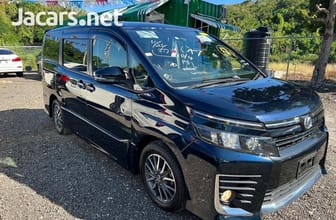 Toyota Voxy 2,0L 2017 4e214e5147b738d4e9eaf8036287a90b