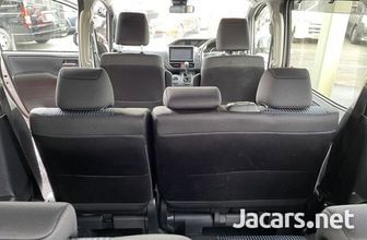 Toyota Noah 2,0L 2016 8208fc84286a2de560c0ddce707acf58