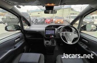 Toyota Noah 2,0L 2016 d806ece0b02feba714351126aaa7121d